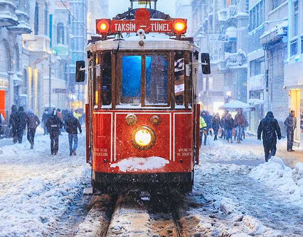 Kar İstanbul'a Geri Dönüyor: Meteoroloji Tarih Verdi, Uzmanlar Şehir Merkezini Uyardı